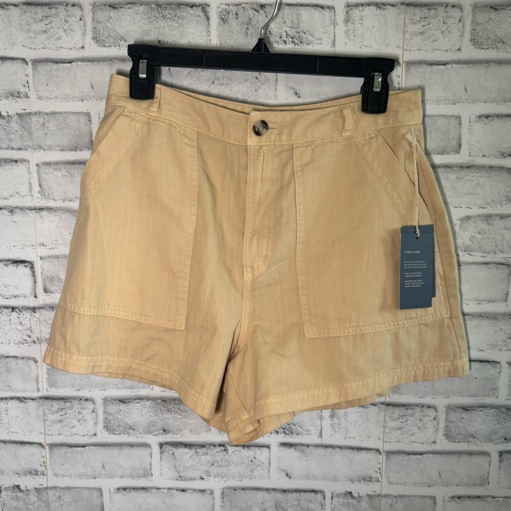 NWT! Women’s Universal Thread tan colored shorts size 6 - Picture 1 of 5